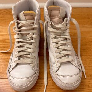 Nike Women's Blazer Mid '77 Vintage Shoe